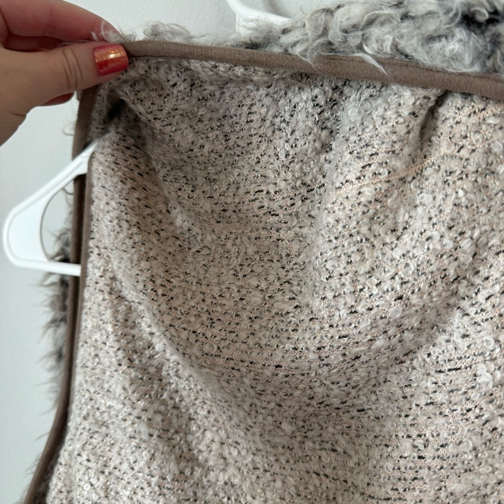 Paper Crane Tan and Brown Sherpa Draped Vest Size Small Buckle Pockets Fall - Picture 11 of 14